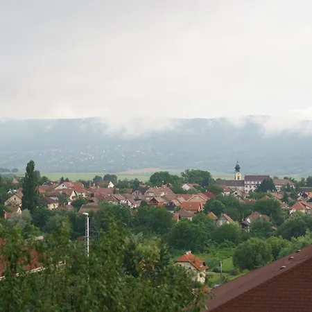 Bright Charming House With A Garten Balkony, Panoramic View And Full Equiped Kitchen Pilisvörösvár