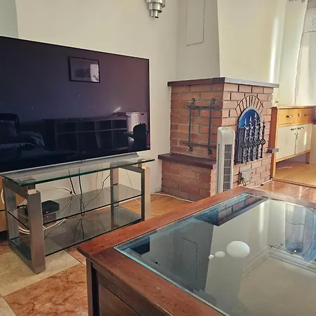 Bright Charming House With A Garten Balkony, Panoramic View And Full Equiped Kitchen דירה