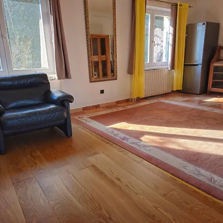 Bright Charming House With A Garten Balkony, Panoramic View And Full Equiped Kitchen דירה