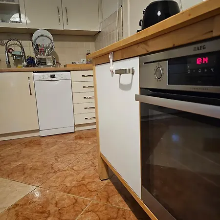 Bright Charming House With A Garten Balkony, Panoramic View And Full Equiped Kitchen דירה